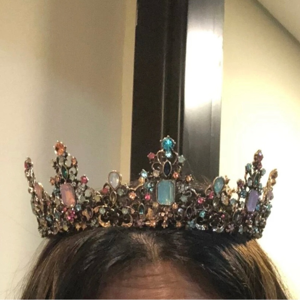 Multicoloured rhinestone crown. New. - Picture 10 of 16